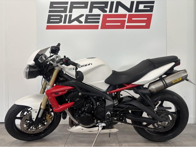 TRIUMPH STREET TRIPLE 675
