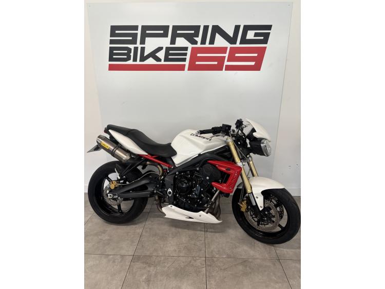 TRIUMPH STREET TRIPLE 675