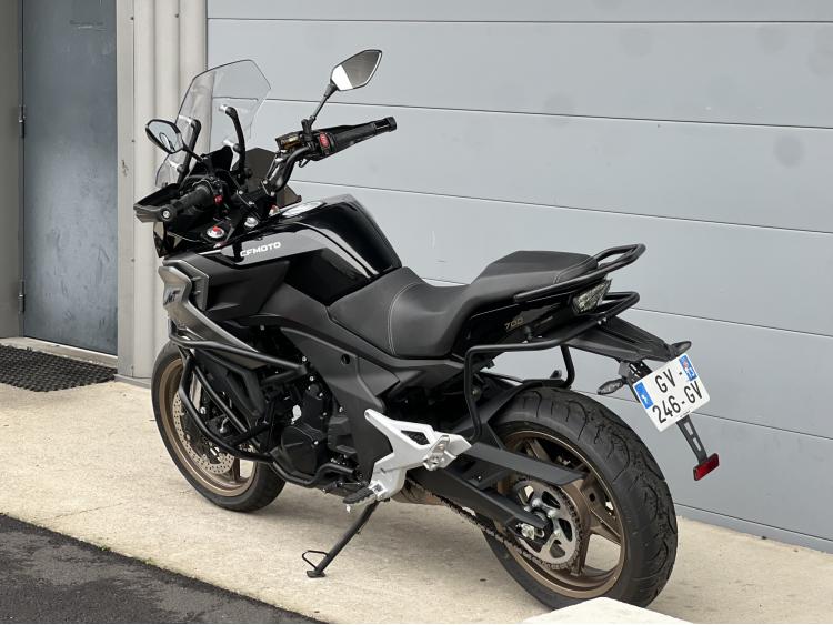 CF MOTO MT 700