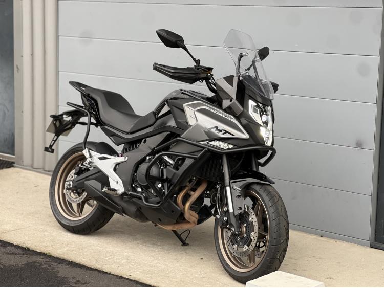 CF MOTO MT 700