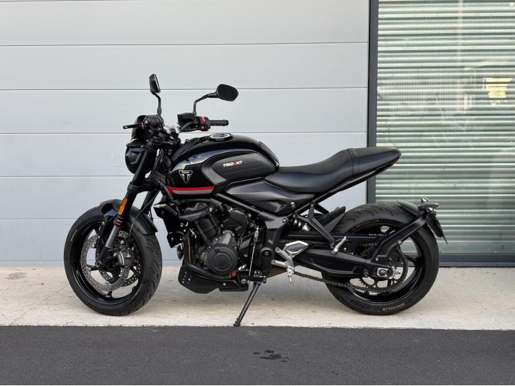TRIUMPH TRIDENT 660