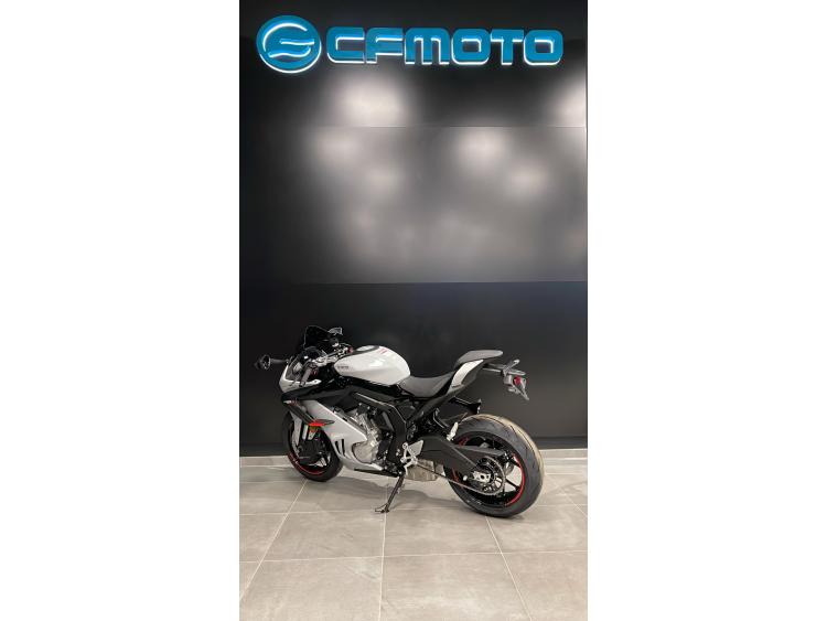 CF MOTO SR 675 R