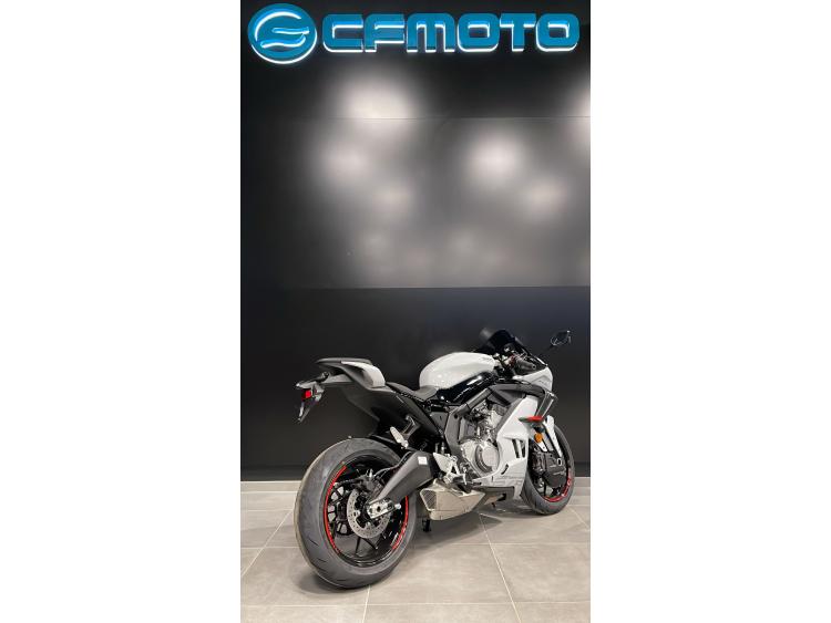 CF MOTO SR 675 R