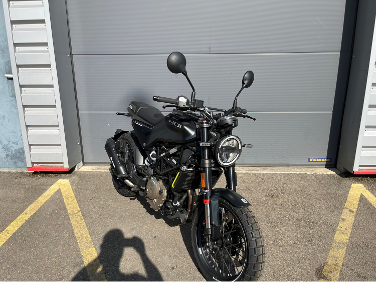 HUSQVARNA SVARTPILEN 401 NEUVE 