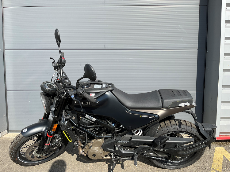 HUSQVARNA SVARTPILEN 401 NEUVE 