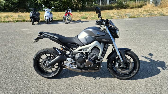 YAMAHA MT-09