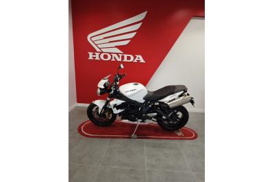 TRIUMPH STREET TRIPLE 675 R