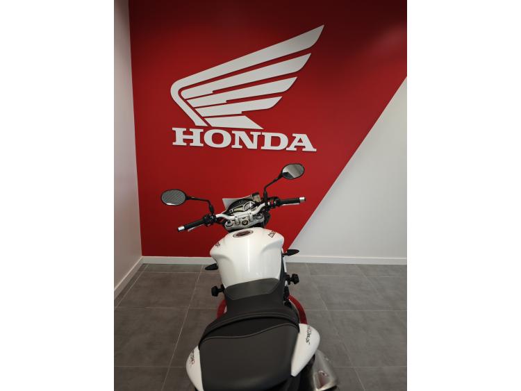 TRIUMPH STREET TRIPLE 675 R