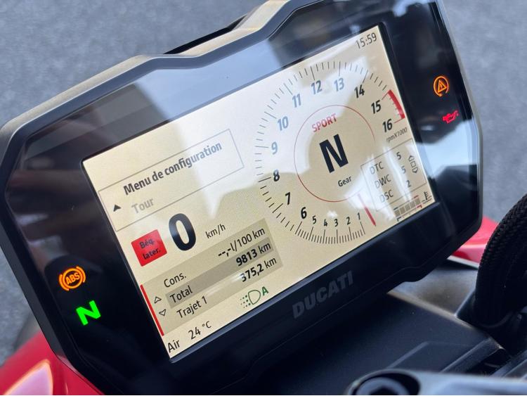 DUCATI STREETFIGHTER V4