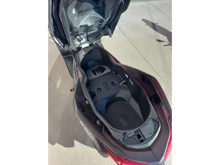 YAMAHA XMAX 300 Tech Max