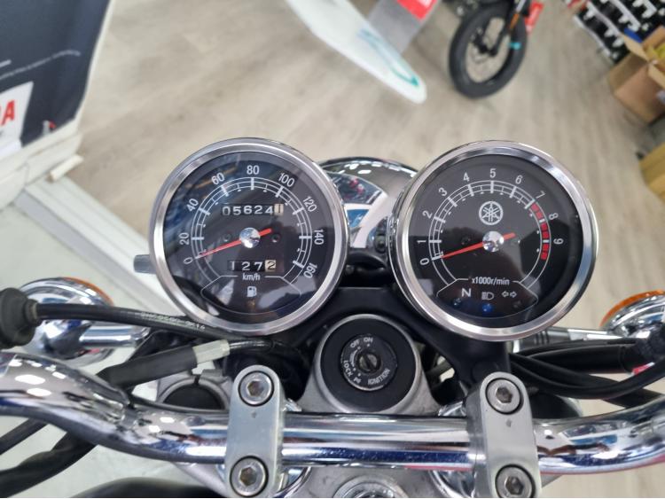 YAMAHA SR 400