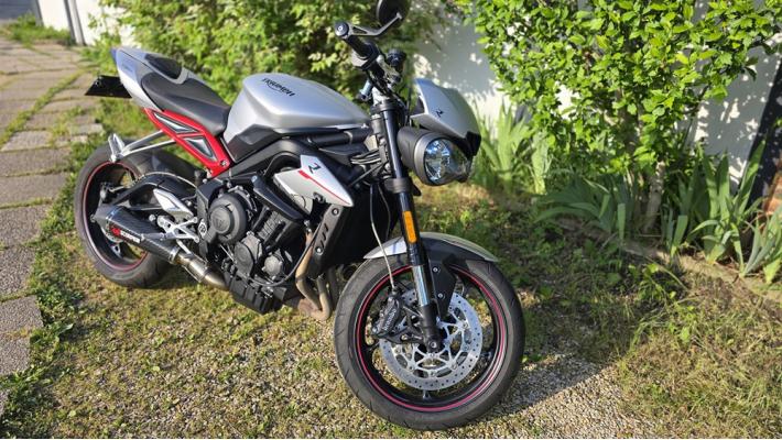 TRIUMPH STREET TRIPLE 765 R