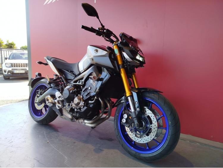 YAMAHA MT-09 SP + EQUIPEMENTS