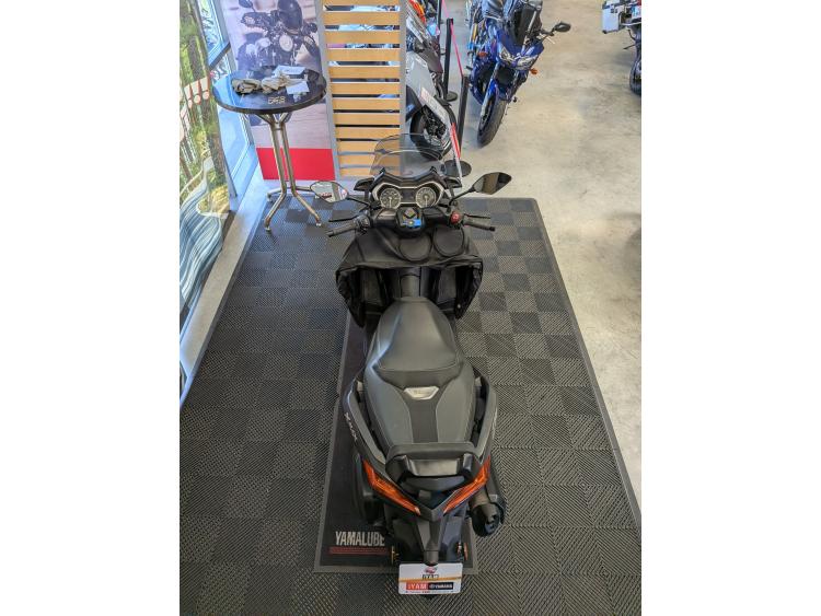 YAMAHA XMAX 300