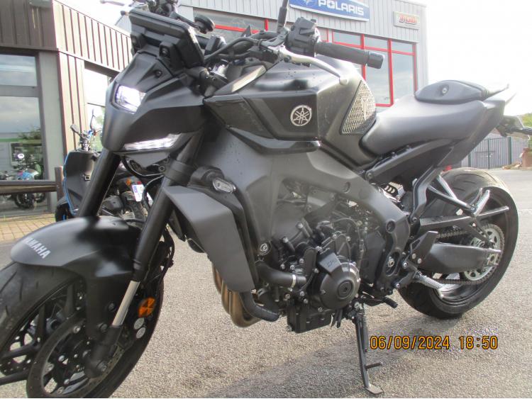 YAMAHA MT-09