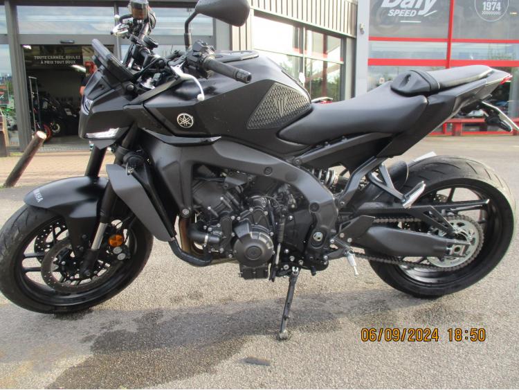 YAMAHA MT-09