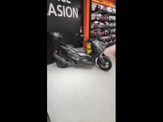 YAMAHA X-MAX 125