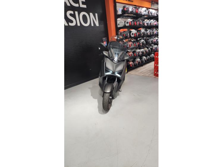 YAMAHA X-MAX 125
