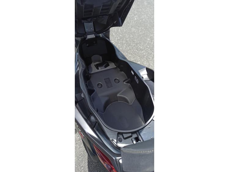 YAMAHA XMAX 300 Tech Max