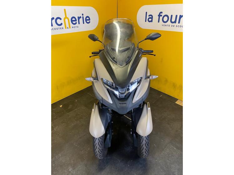 YAMAHA TRICITY 300