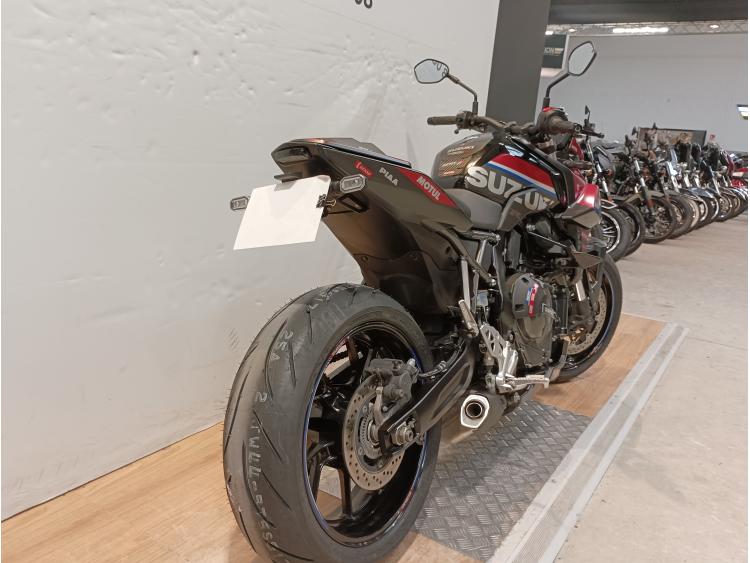 SUZUKI GSX 8S
