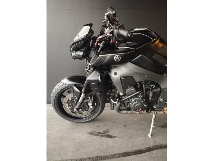 YAMAHA MT-10 + EQUIPEMENTS