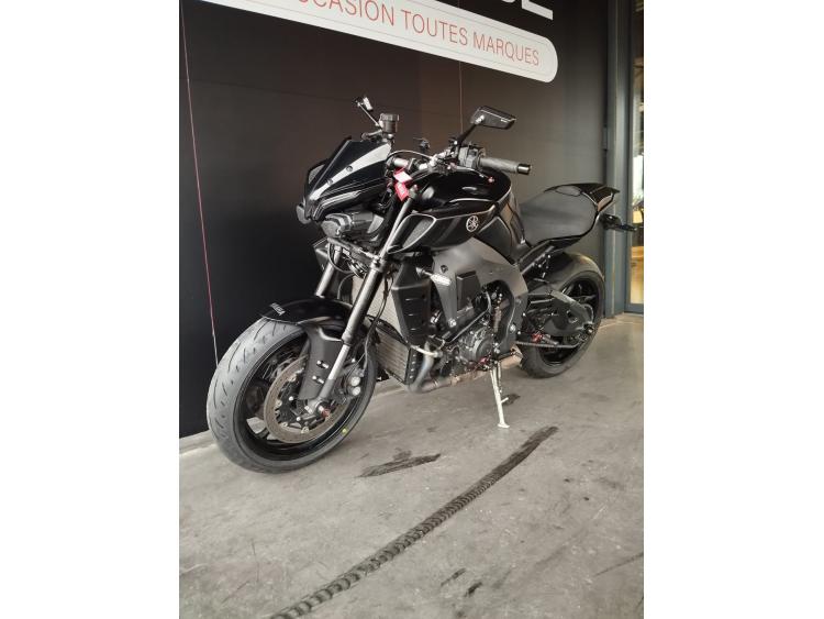 YAMAHA MT-10 + EQUIPEMENTS