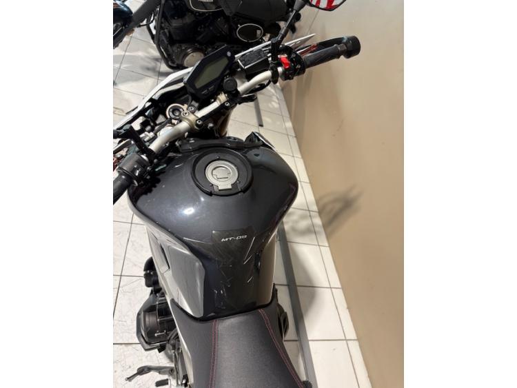 YAMAHA MT-09