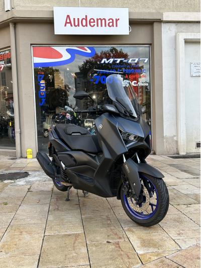 YAMAHA X-MAX 125