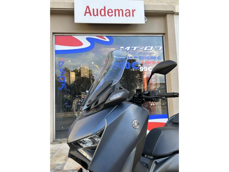 YAMAHA X-MAX 125