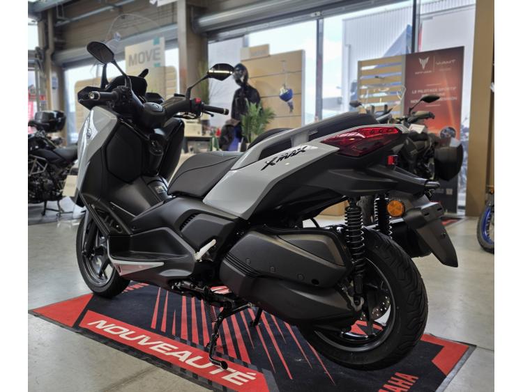 YAMAHA XMAX 300 TECH MAX +