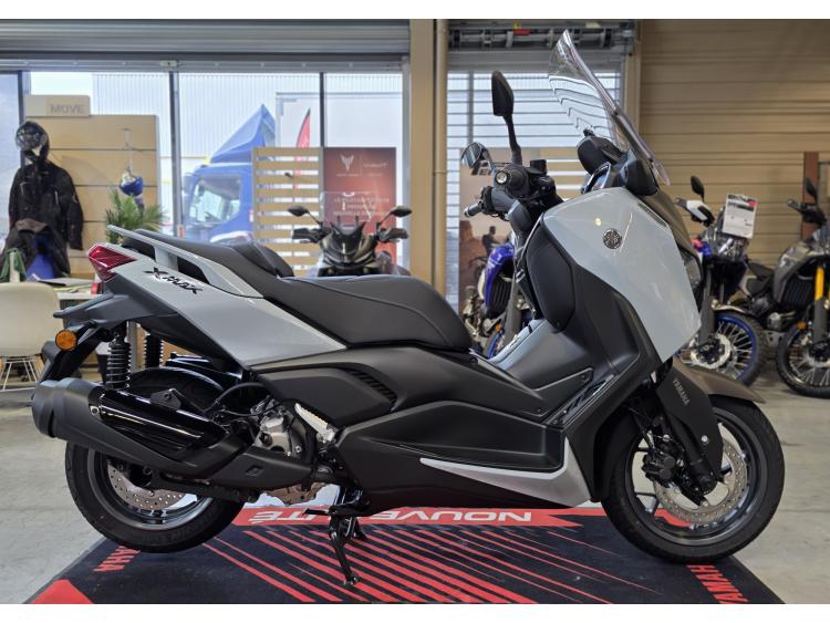 YAMAHA XMAX 300 TECH MAX +