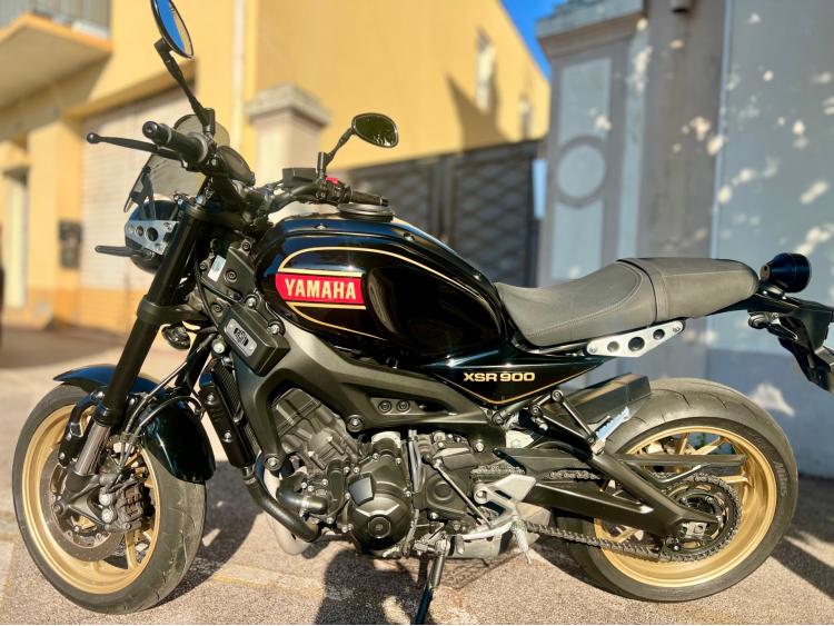 YAMAHA XSR 900
