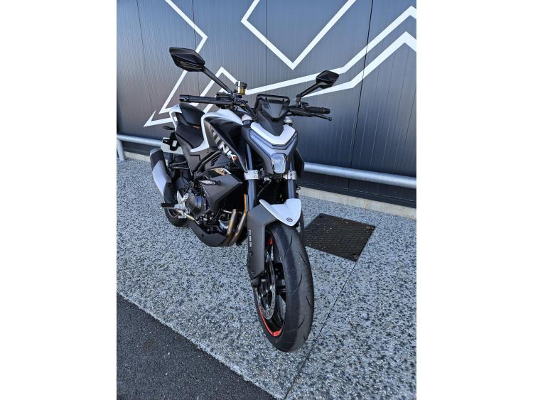 CF MOTO 450NK Dispo Noir ou Blanc 