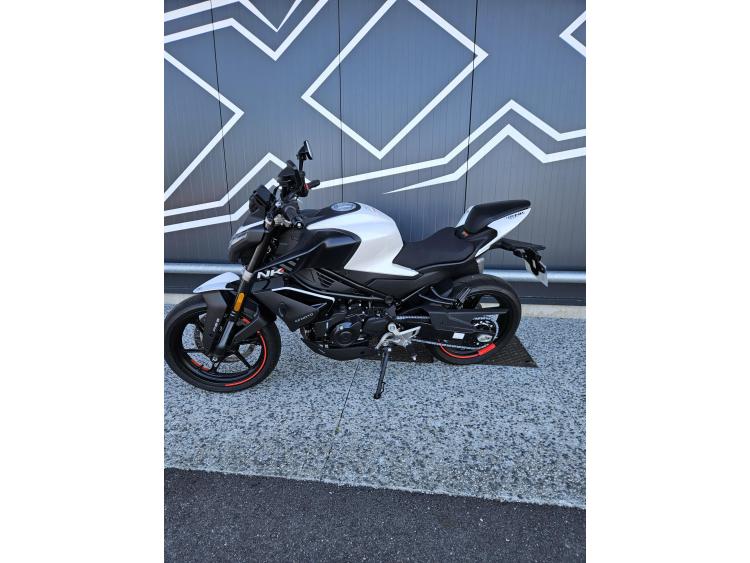 CF MOTO 450NK Dispo Noir ou Blanc 