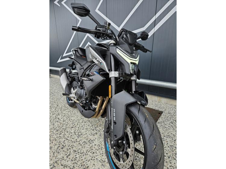 CF MOTO 450NK Dispo Noir ou Blanc 