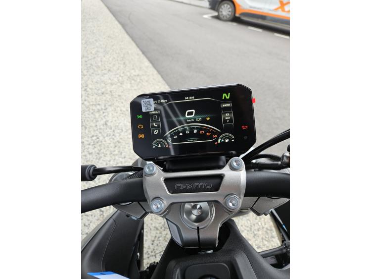 CF MOTO 450NK Dispo Noir ou Blanc 