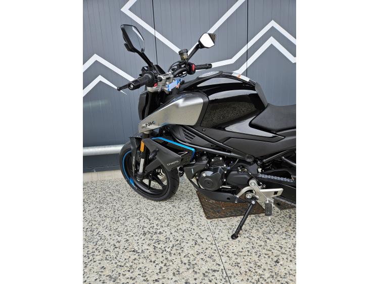 CF MOTO 450NK Dispo Noir ou Blanc 