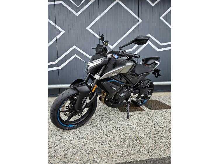 CF MOTO 450NK Dispo Noir ou Blanc 