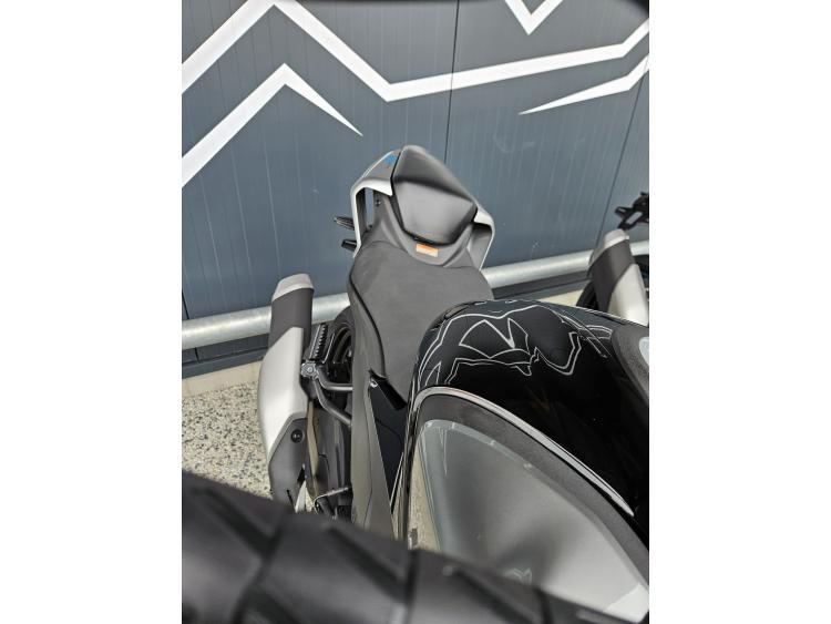 CF MOTO 450NK Dispo Noir ou Blanc 