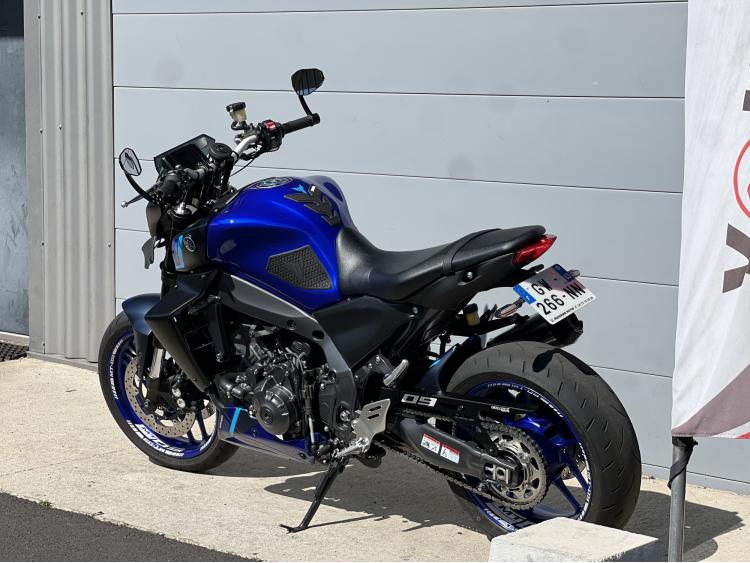 YAMAHA MT-09