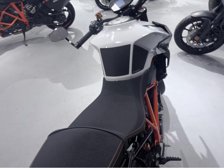 KTM 1290 SUPER DUKE R