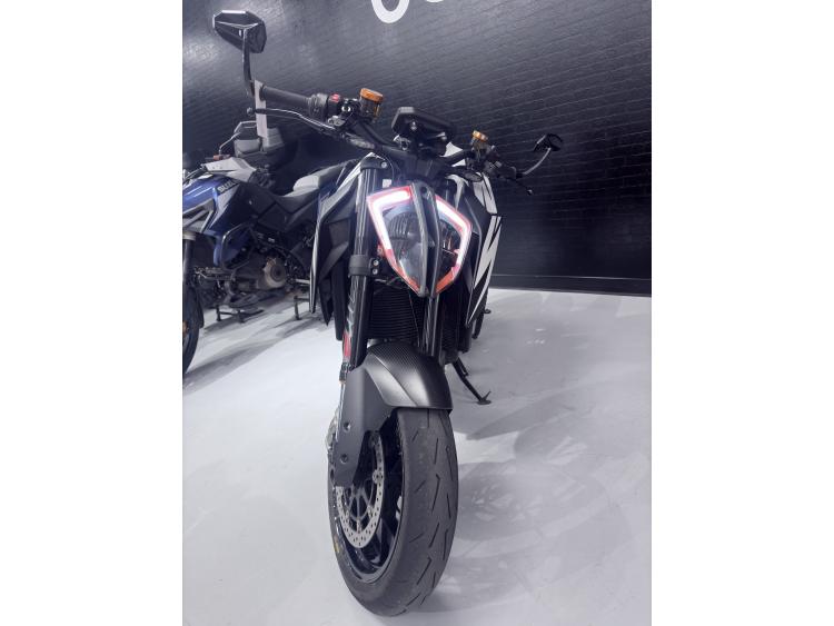 KTM 1290 SUPER DUKE R