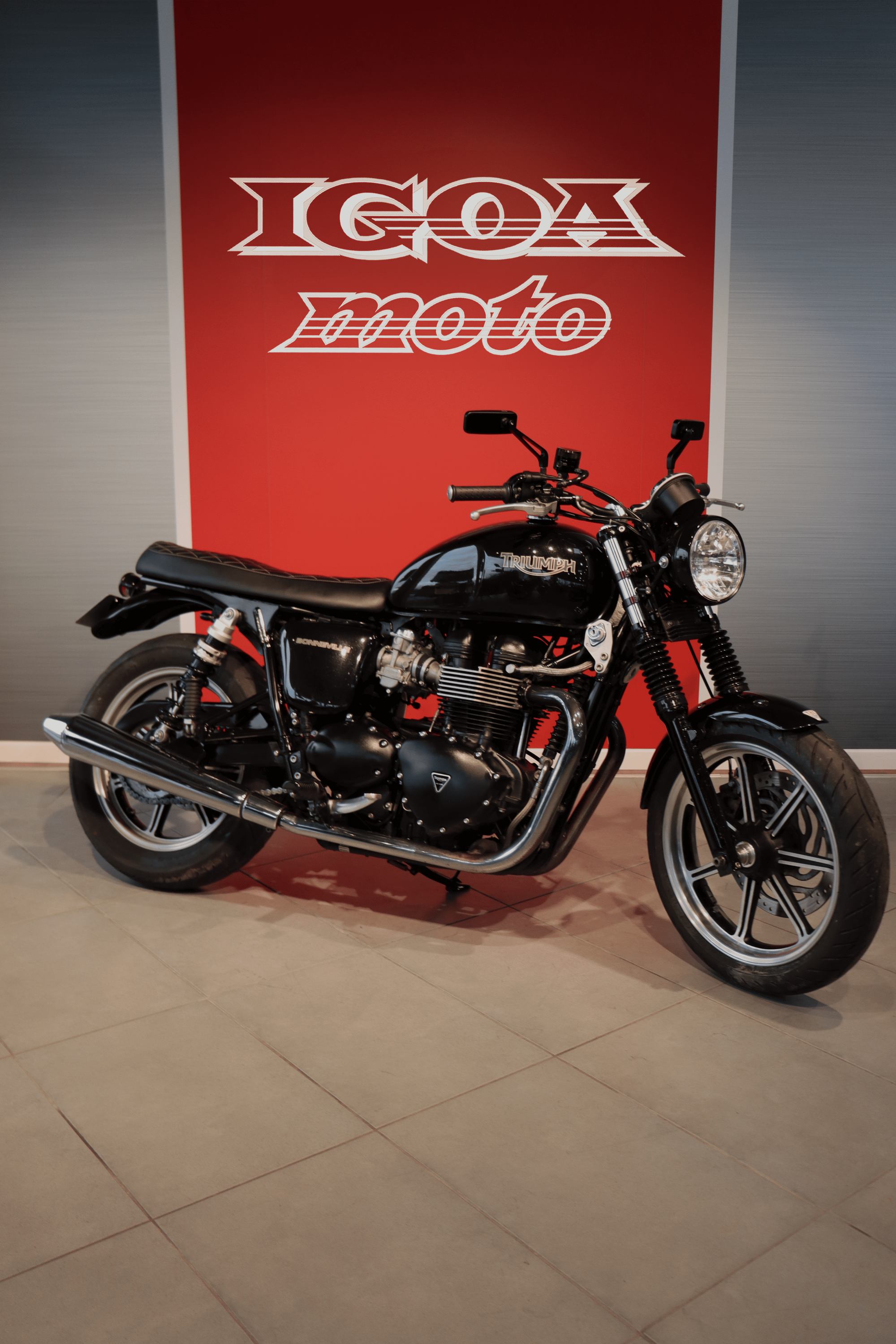 TRIUMPH BONNEVILLE 865