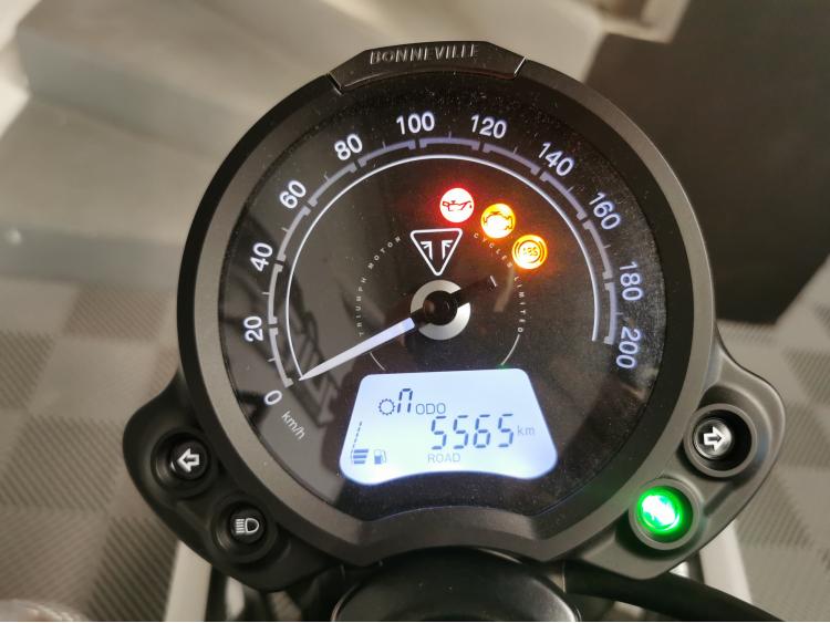 TRIUMPH STREET SCRAMBLER  900 - 1ERE MAIN - ELIGIBLE A2