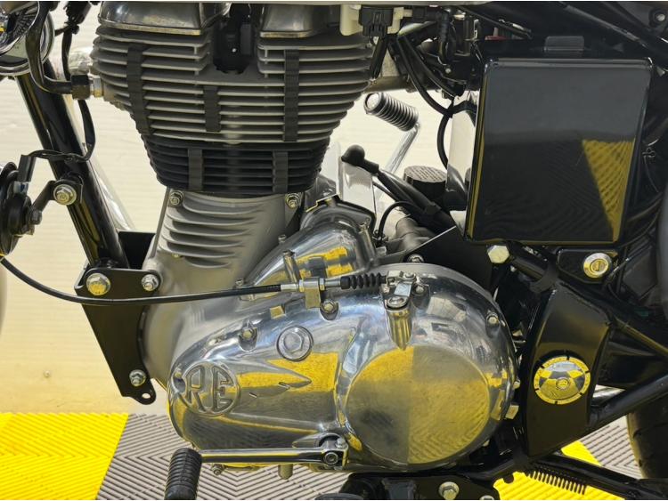ROYAL ENFIELD CLASSIC 500  