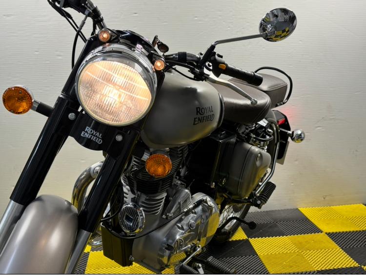 ROYAL ENFIELD CLASSIC 500  