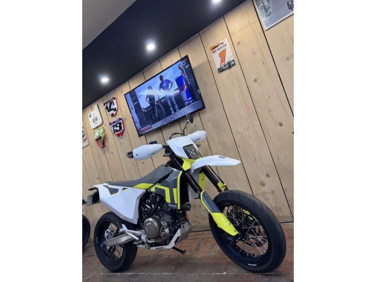 HUSQVARNA 701 SUPERMOTO