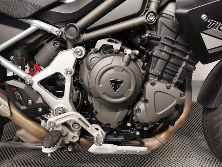 TRIUMPH TIGER 1200 GT PRO 1ERE MAIN 