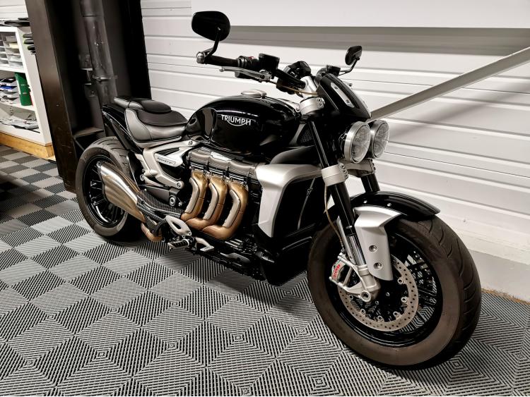 TRIUMPH ROCKET 3 R 2500 cm3 - 3R III